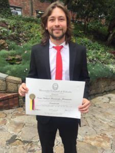 cesar gabriel hernandez graduándose
